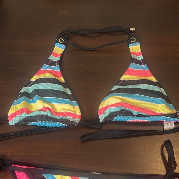 PWDR ROOM 2 Pc. Triangle Striped Bikini Top Size Small, Bottom Size Medium - Picture 4 of 13